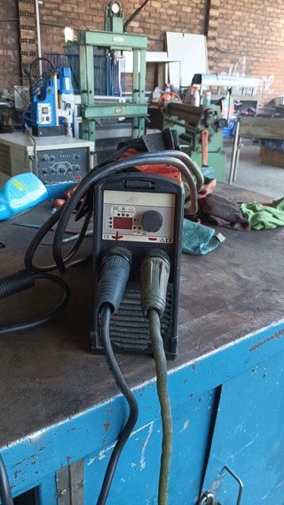 Soldador Inverter Profesional Cevik CP-210
