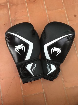 Guantes y Espinilleras de KickBoxing