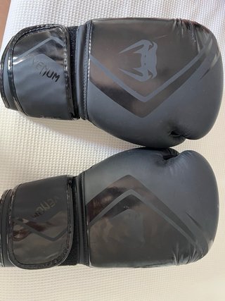 Guantes y Espinilleras de KickBoxing