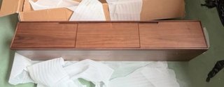 Sklum Mueble TV 180x45 cm en madera de chapa nogal