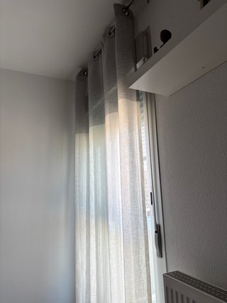 Cortina de lino gris con barra