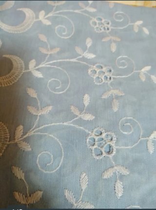 Colchas antiguas beige y doradas