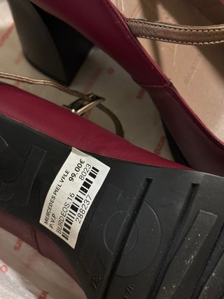 Merceditas de piel tacón burdeos