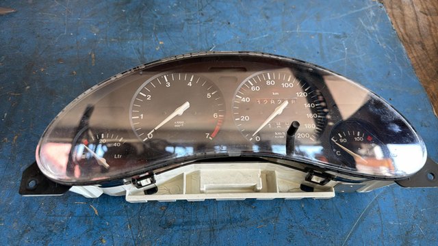 Cuadro instrumentos Opel Corsa B 2000