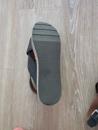 Sandalias Gioseppo negras con plataforma.