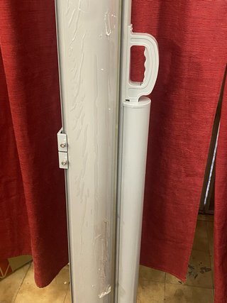 Toldo lateral beige y gris