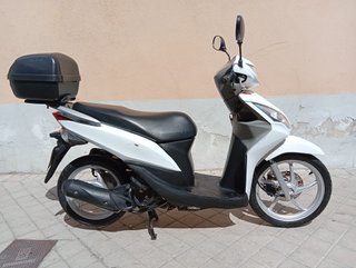 Honda Vision 110 Scooter