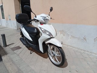 Honda Vision 110 Scooter