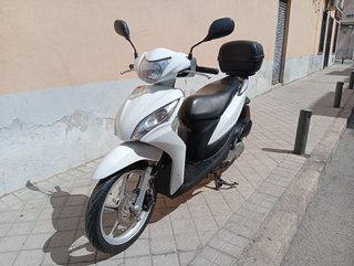 Honda Vision 110 Scooter