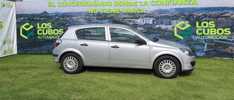 Opel Astra 1.4 16v Enjoy (2004) 2004, foto 2