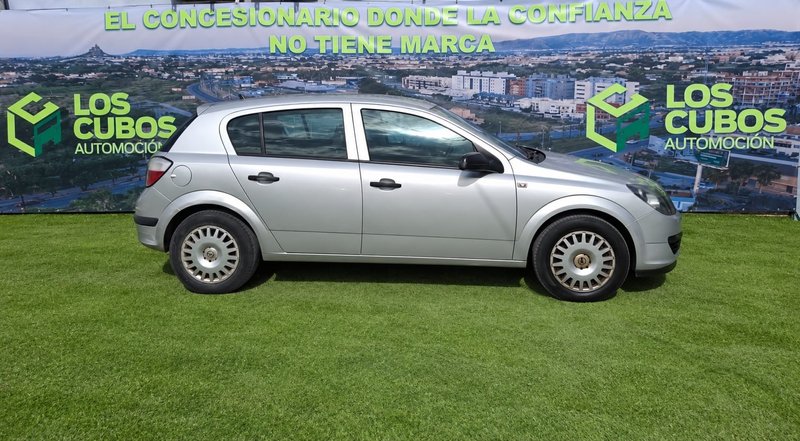 Opel Astra 1.4 16v Enjoy (2004) 2004, foto 3
