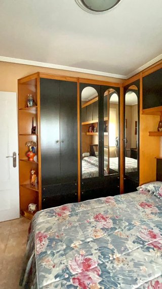 Habitación completa madera y negro