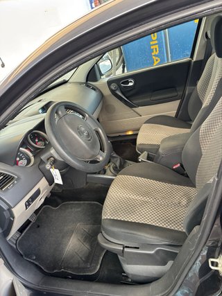 Meganen renault Megane 2004