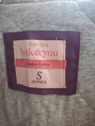 Cazadora BERSHKA capucha flores multicolor