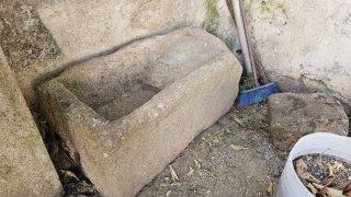 Pila de piedra antigua