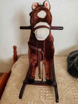 Caballito balancín marrón