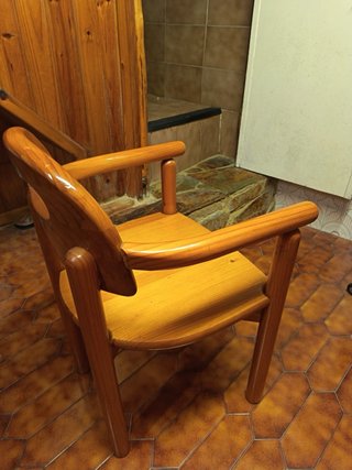 Mesa redonda de madera y 4 sillas