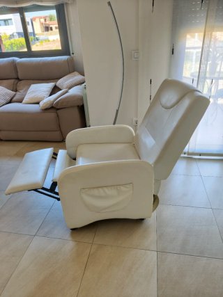 Butaca reclinable polipiel blanca