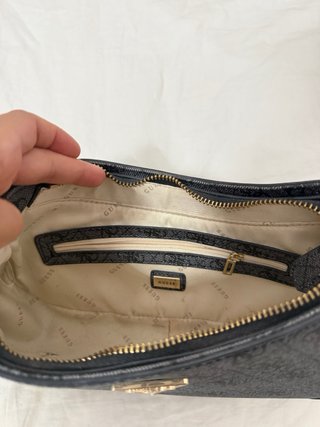 Bolso Guess Gris y Dorado