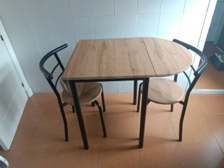 Mesa plegable con 2 sillas