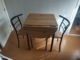 Mesa plegable con 2 sillas