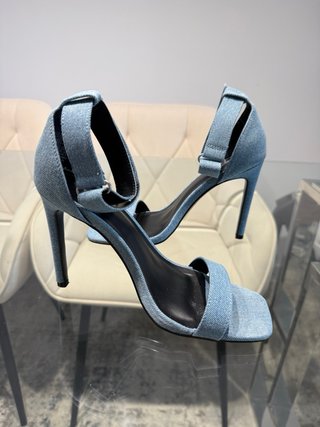 Sandalias de tacón vaqueras