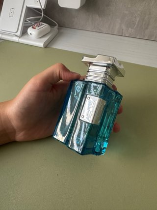 Perfume azul plateado
