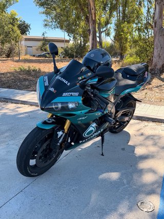 Yamaha R1 Sportbike Verde y Negra