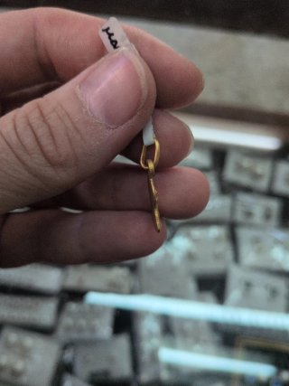 Mini silueta Esperanza Macarena Oro 18k