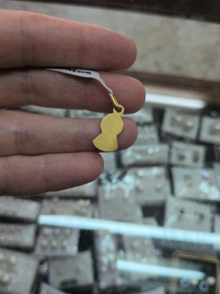 Mini silueta Esperanza Macarena Oro 18k