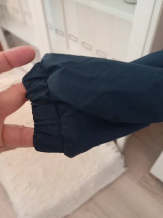 Chaqueta impermeable azul marino Mango Talla M