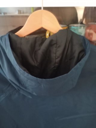 Chaqueta impermeable azul marino Mango Talla M