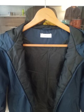 Chaqueta impermeable azul marino Mango Talla M