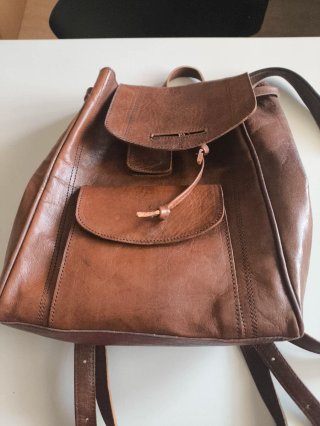 Mochila de piel marrón
