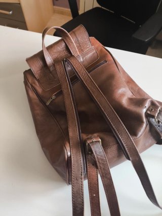Mochila de piel marrón