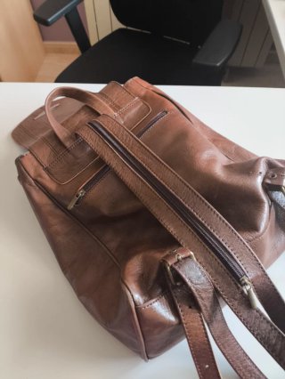 Mochila de piel marrón