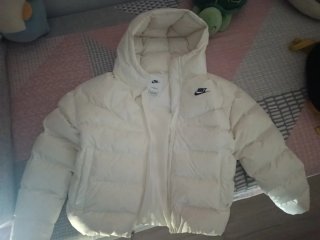 Plumífero Nike Blanco con Capucha