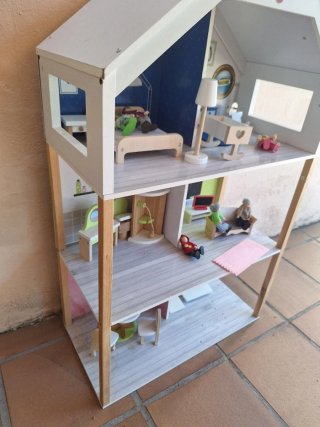 Casa de Muñecas de Madera