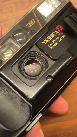 Yashica T3 Carl Zeiss Tessar 35mm f/2.8 T*