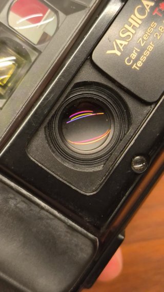 Yashica T3 Carl Zeiss Tessar 35mm f/2.8 T*
