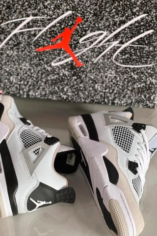 Jordan 4 Retro Military Black Talla 40.5
