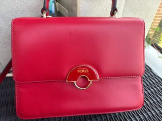 Bolso Tous Rojo y Dorado City Hold