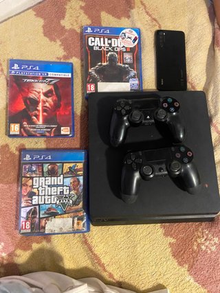 PS4 (PlayStation 4) con 2 mandos y 3 juegos