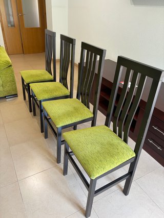 Mesa Comedor Wengué y 4 Sillas Verdes