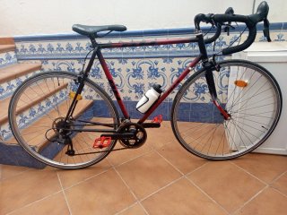 Bicicleta carretera antigua en perfecto uso