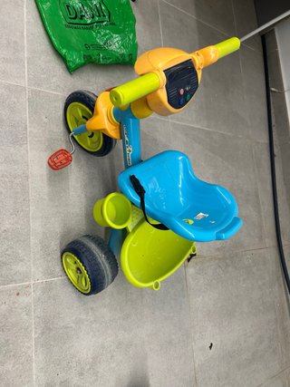 Triciclo infantil con portavasos