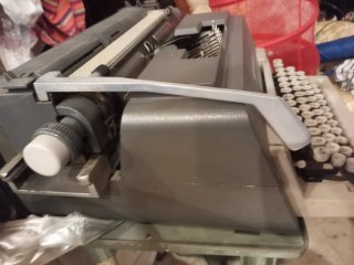 Máquina de escribir Olivetti Línea 98