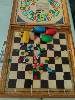 Juego de mesa antiguo Parchís Francés