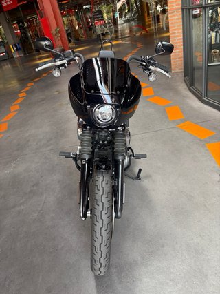 Harley-Davidson Street Bob 117 Negra