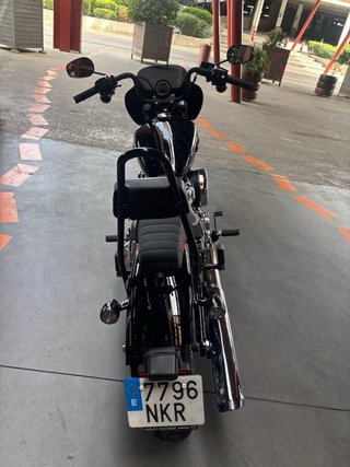 Harley-Davidson Street Bob 117 Negra